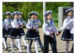 Победителями городского конкурса строя и песни в Шахтах стали три школы и одна гимназия