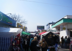 В Шахтах на «Артемовском рынке» распространяют запрещенные товары 