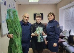 Следователи поздравили 14-летнюю шахтинку с Новым годом