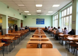 Просрочка и недовес стали результатами проверки бесплатного питания в школах Шахт