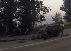 Под Шахтами в крупном ДТП на трассе М-4 погибли два человека