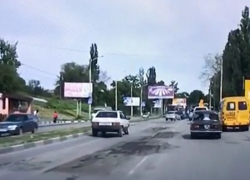 Вырезали ямы по новой разметке в Шахтах