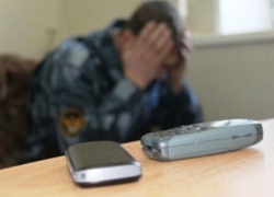 За взятку в 45 тысяч рублей сотрудник шахтинской колонии пытался пронести алкоголь и телефоны