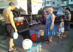Сотни жителей многоэтажных домов в Шахтах два года живут практически без воды
