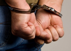 Рабочий, делавший ремонт во дворе, обокрал хозяйку в Шахтах