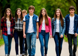 Группа подростков разгромила аппараты с игрушками в Шахтах 