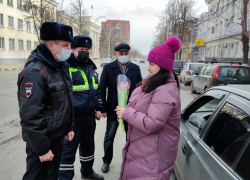 Остановили не для проверки документов, а чтобы вручить цветы