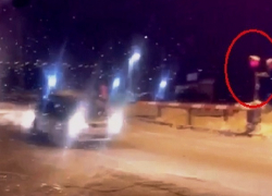 В Шахтах на видео попал проезд на красный свет светофора на железнодорожном переезде