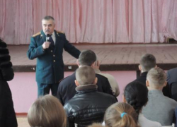 В Новошахтинске школьников агитировали по окончании учебы  вступать в ряды полиции 