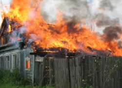 В Шахтах в результате пожара двое маленьких детей попали в реанимацию