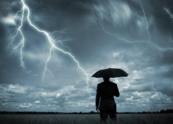 В Шахтах тезку депутата Романовского ударило молния