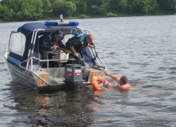 Спасатели пришли на помощь тонувшему в Дону шахтинцу