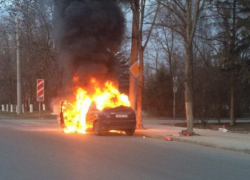 9 апреля в Шахтах сгорел «Форд»