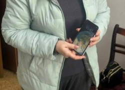 Шахтинке спустя год наконец-то вернули украденный телефон