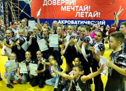 Под зажигательные ритмы: шахтинцы снова звенят медалями