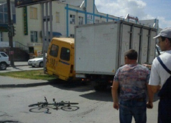 В Шахтах на улице Советской «Газель» сбила ребенка на велосипеде