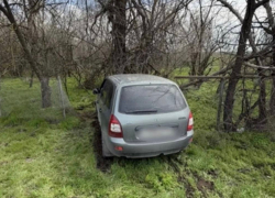 Бывший муж напился, угнал машину у шахтинки и влетел в забор 