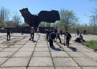 Субботник прошел в поселке Аютинский 