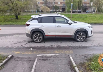 Подросток получил травмы, попав под колеса машины в Шахтах 