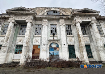 Выпускники школы №30 в Шахтах борются за сохранение культурного наследия, которое разрушается на глазах