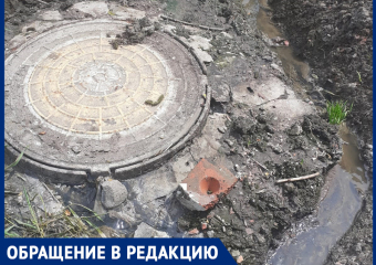 Нечистоты залили улицу в Таловом, а водоканальщики разводят руками