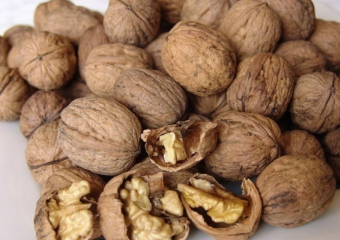 «Липовые» скупщики грецких орехов обчищали дома шахтинских пенсионеров