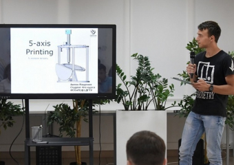   Студент из Шахт Антон Пащенко разработал проект пятиосевого 3D-принтера