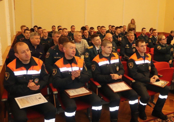 Шахтинским спасателям вручили почетные грамоты 
