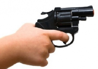 В Шахтах ребенок выстрелили из пистолета себе в голову