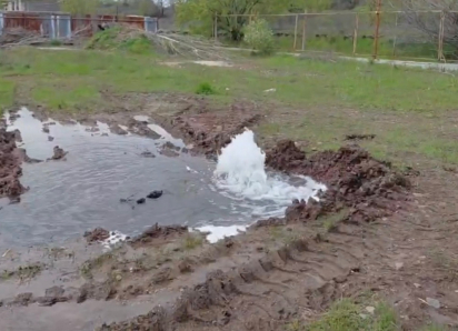 Шахтинцы выразили недовольство частыми утечками воды на улице Юный Спартак