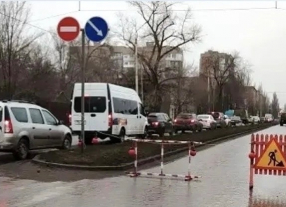 Приостановлено движение транспорта по улице Каляева в Шахтах на три дня