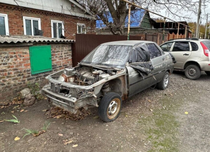 Брошенные старые машины заполонили улицы Шахт