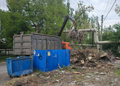 На убранной свалке в Шахтах спустя несколько часов снова появился строительный мусор