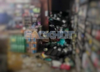 Обломки беспилотника ВСУ попали в алкомаркет Красное&Белое в Каменске-Шахтинском