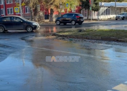 Руководство в другом пространстве, а жители Шахт — по колено в стоках