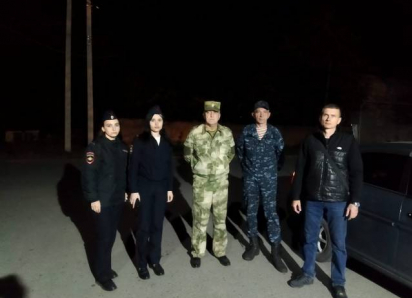 Пьющие алкоголь ночью подростки попали в поле зрения полиции 