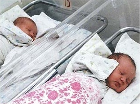 Первыми новорожденными в Шахтах в 2016 году стали сразу два малыша