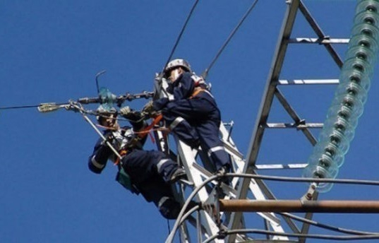 Трое сотрудников электросетей из Шахт помогают восстановить электроснабжение Крыма