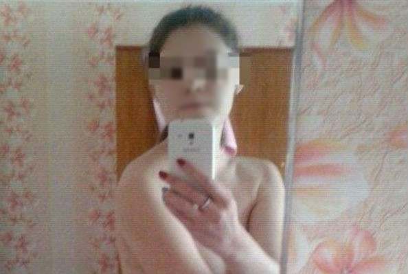 Гадалка выманила у девушки из Шахт интимные фотографии и распространила их по интернету