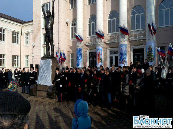 В Шахтах открыли памятник тяжелоатлету Василию Алексееву