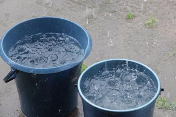 Жители микрорайонов Майский, Нежданная и Южный сегодня запасаются водой