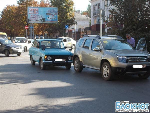 В Шахтах в час пик возле перекрестка столкнулись два автомобиля