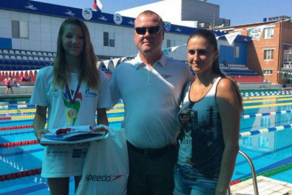 Шахтинка из ДЮСШ №5 выиграла многоборье и установила рекорд по плаванию брасссом