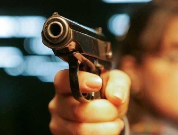 Полицейского в Шахтах подстрелил приятель подозреваемого, а сам разыскиваемый сбежал