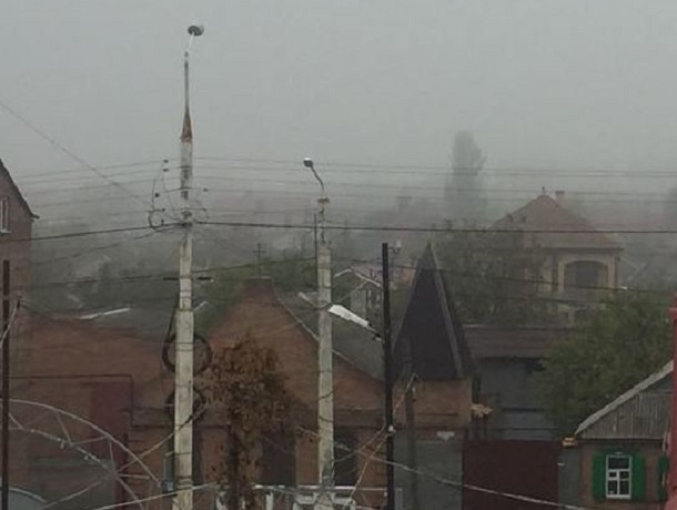 Густой туман поглотил город Шахты