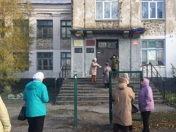 В Шахтах отменено постановление о реорганизации школы №4