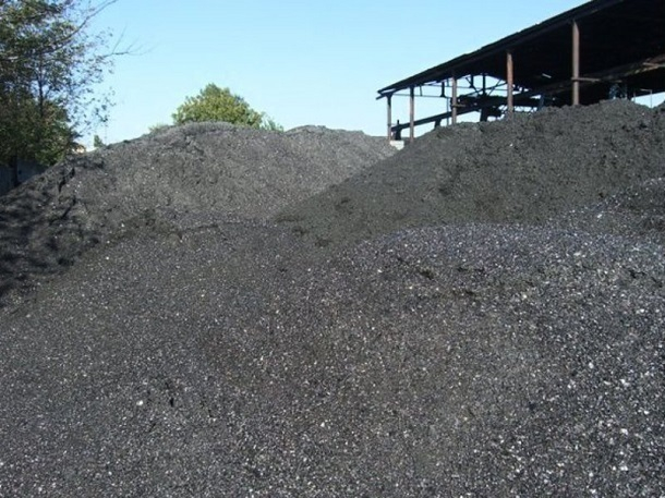 Склад угля и штыба устроил шахтинец на своем участке