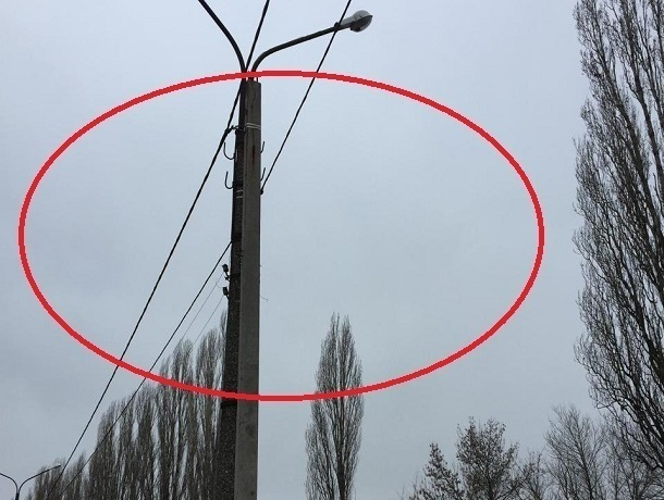 «Столбы поставили, а свет подключить забыли» - жалуется жительница улицы Мечникова в Шахтах