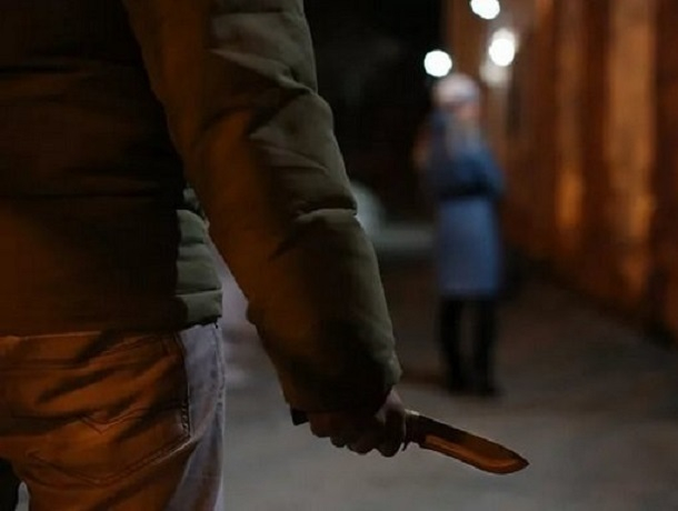 Полицейские задержали шахтинца, напавшего с ножом на девушку и парня