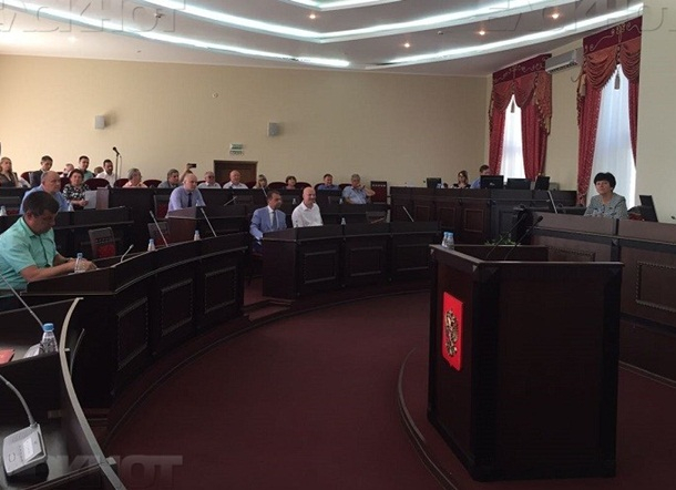 Шахтинские власти хотят изменить Устав города, чтобы позволить депутатам прогуливать заседания Думы